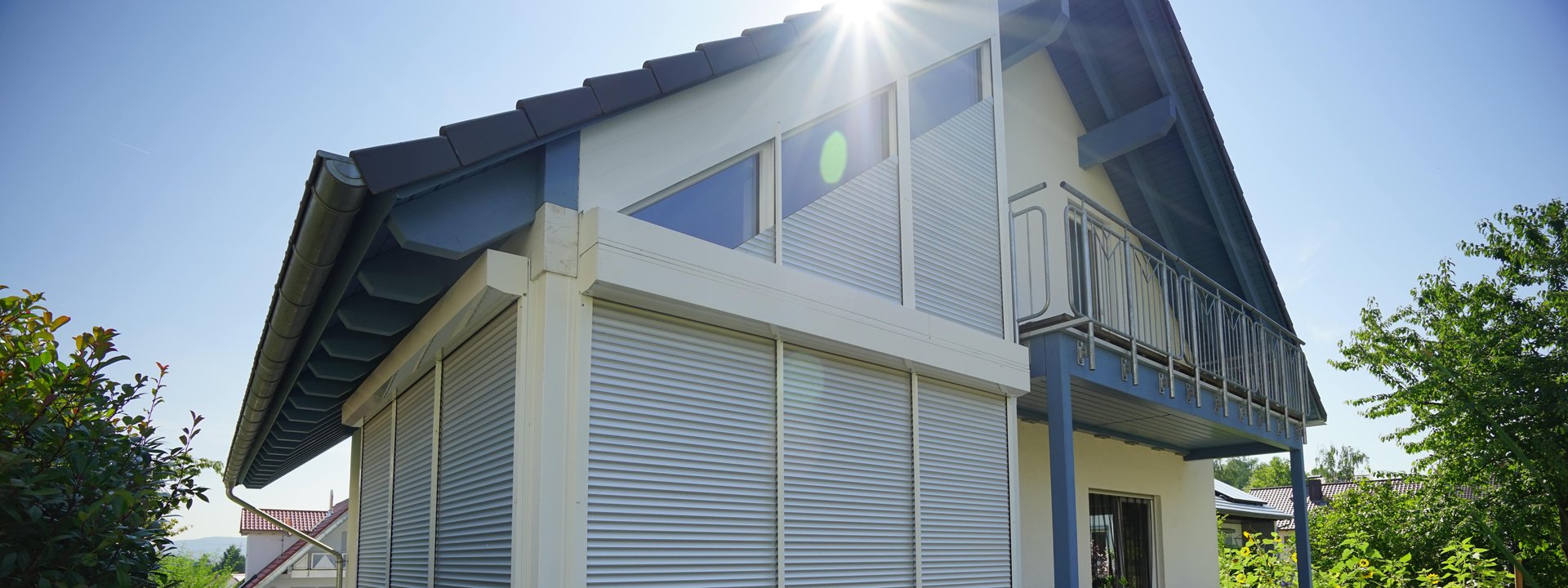 Roller shutter inclined roller shutter sun house
